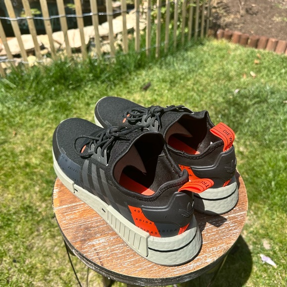 Adidas NMD R1 Size 11.5 Core Black/ Solar Red - Picture 4 of 7